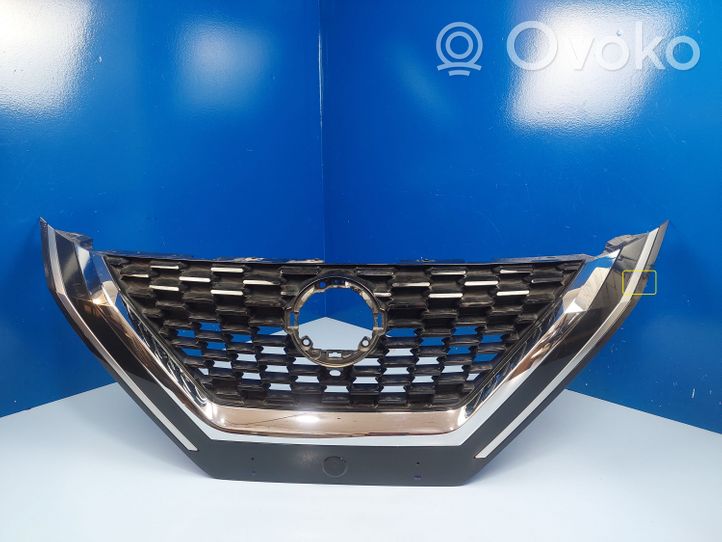 Nissan Qashqai J12 Grille calandre supérieure de pare-chocs avant 623106UAA