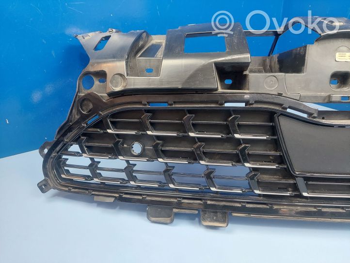 Toyota Yaris Cross Grille calandre supérieure de pare-chocs avant 531150D020