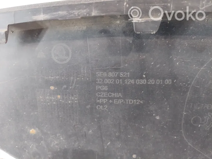 Skoda Octavia Mk4 Moulure inférieure de pare-chocs arrière 5E6807521