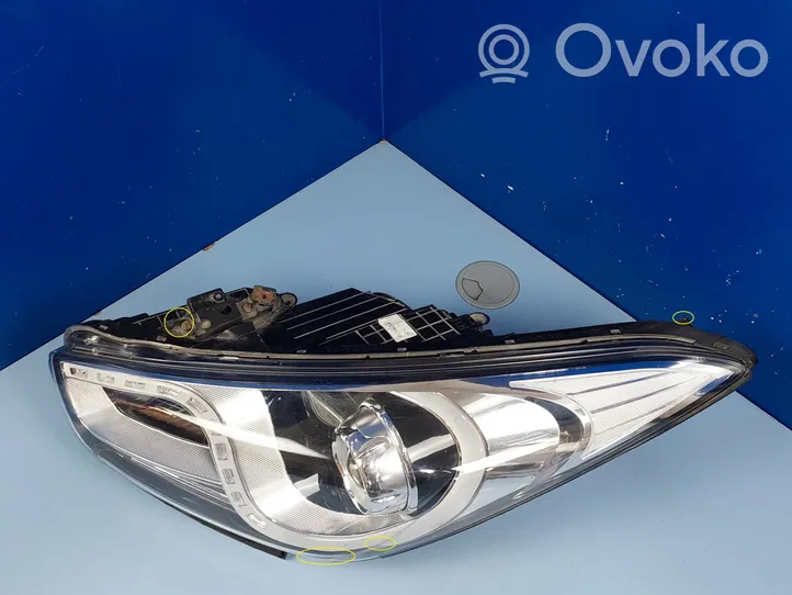 Hyundai i40 Lampa przednia 921013ZXXX