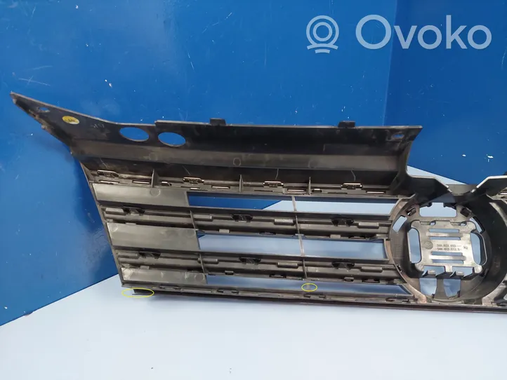 Volkswagen Tiguan Maskownica / Grill / Atrapa górna chłodnicy 5NN853653