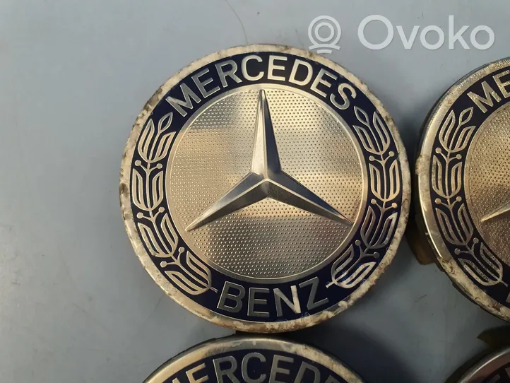 Mercedes-Benz GLA W156 Original wheel cap A1714000025