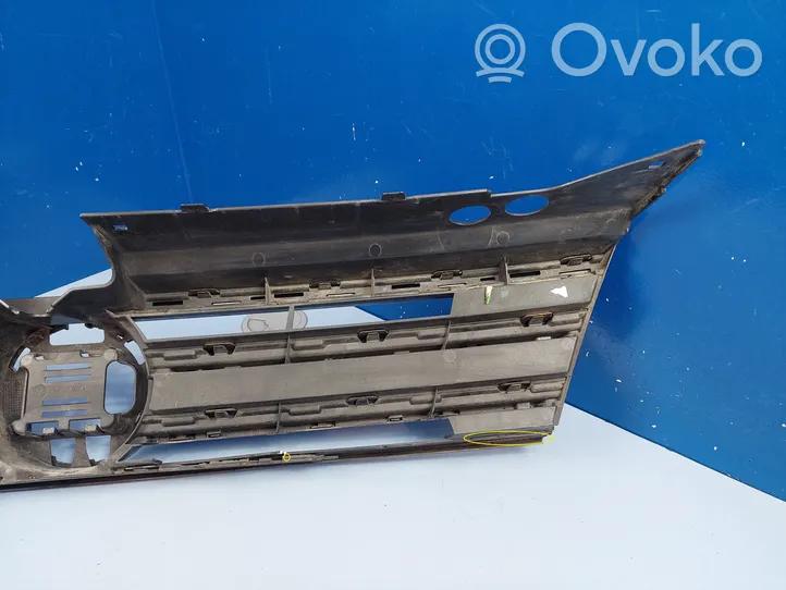 Volkswagen Tiguan Maskownica / Grill / Atrapa górna chłodnicy 5NA853653A