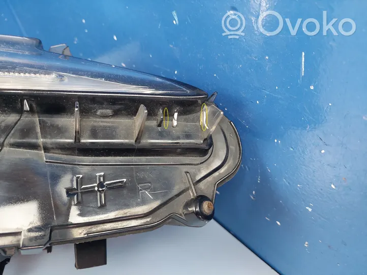 Lexus RX 330 - 350 - 400H Lampa przednia 8114548D40