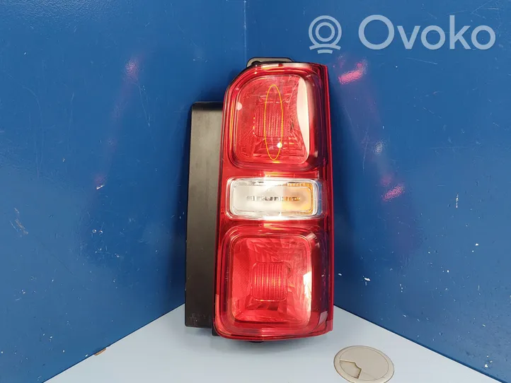 Opel Vivaro Lampa tylna 9808243080