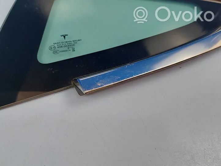 Tesla Model 3 Ventanilla de ventilación de la puerta trasera 108070300