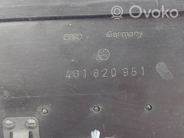 Audi A6 S6 C5 4B Dysze / Kratki środkowego nawiewu deski rozdzielczej 4B1820951