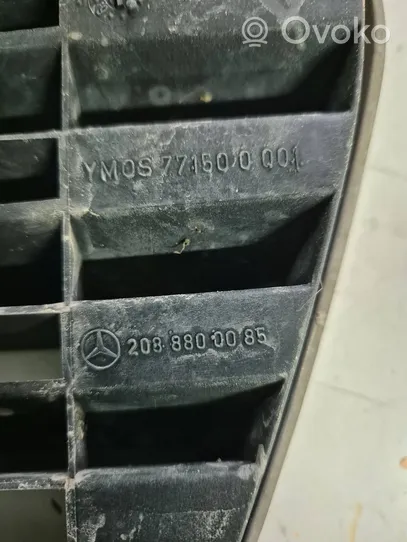 Mercedes-Benz CLK A208 C208 Grotelės priekinės 2088800085