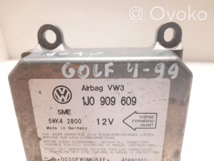 Volkswagen Golf IV Oro pagalvių valdymo blokas 1J0909609