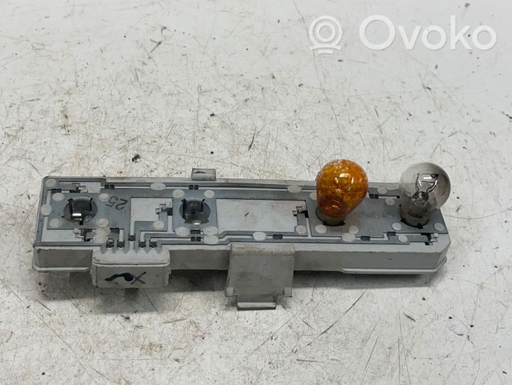 Skoda Octavia Mk2 (1Z) Takavalon polttimon suojan pidike 1Z5945258A