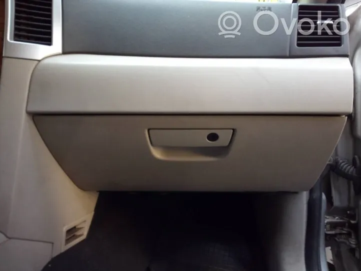 Jeep Grand Cherokee Glove box 