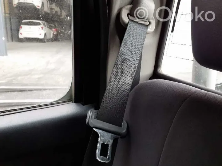 Nissan Navara Sicherheitsgurt hinten 