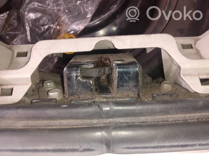 Toyota Prius (XW50) Blocco chiusura del portellone 