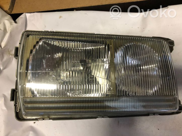 Mercedes-Benz 200 300 W123 Lampa przednia 1305235040