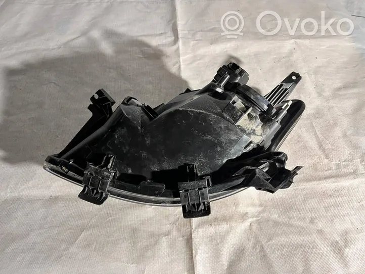 Toyota Aygo AB10 Lampa przednia 811100H010