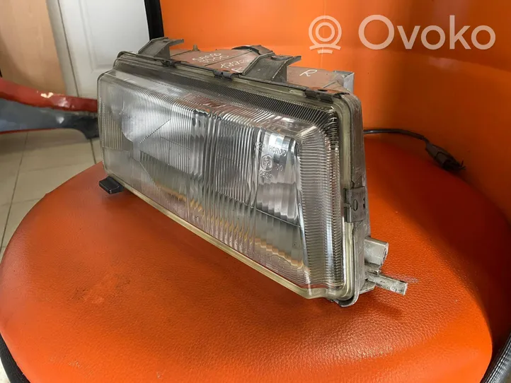 Saab 9000 CS Lampa przednia 13939000