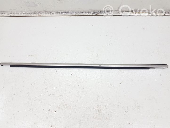 Ford Fusion II Moulures des vitres de la porte avant DS73F20562