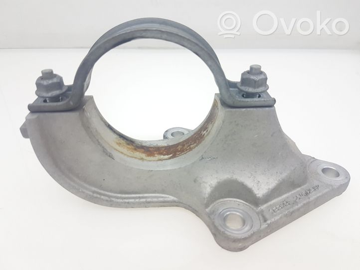 Ford C-MAX II Staffa del cuscinetto di supporto dell’albero di trasmissione DG983K305