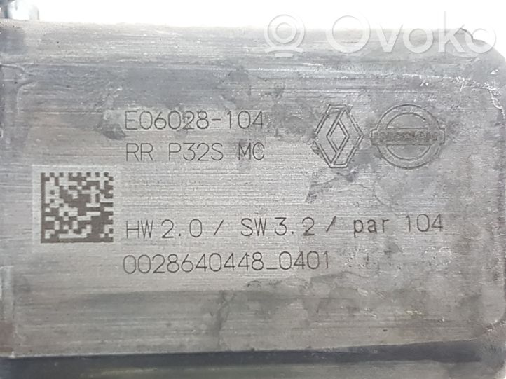 Nissan Qashqai Moteur de lève-vitre de porte arrière E06028104