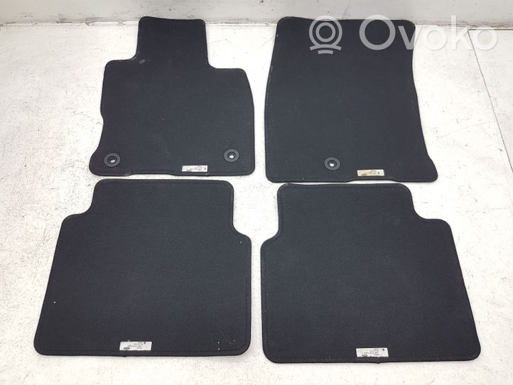 Ford Escape IV Set di tappetini per auto LJ6BS13087