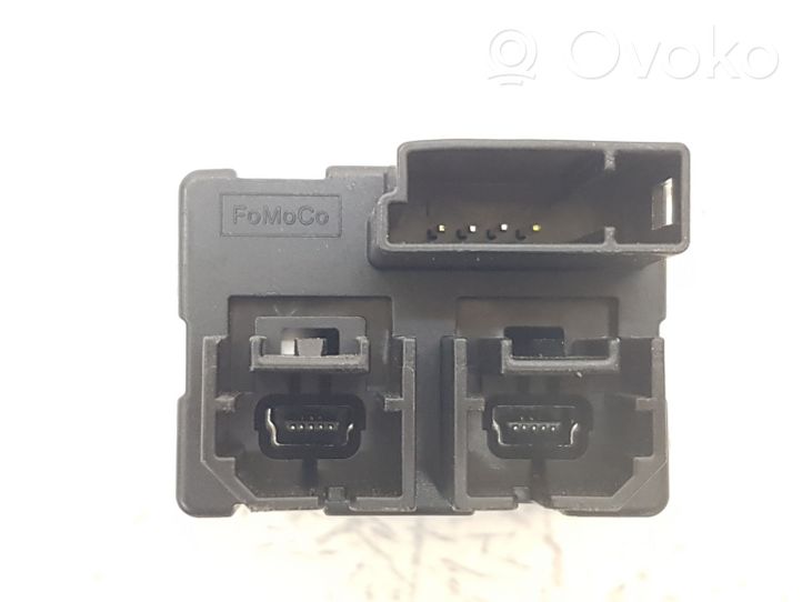 Ford Fusion II USB jungtis HS7T14F014