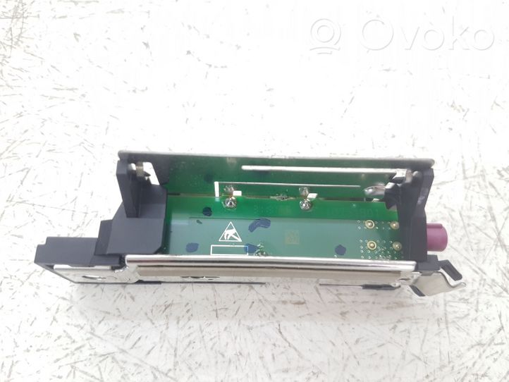 Ford Fusion II Antenos stiprintuvas HS7T19K351