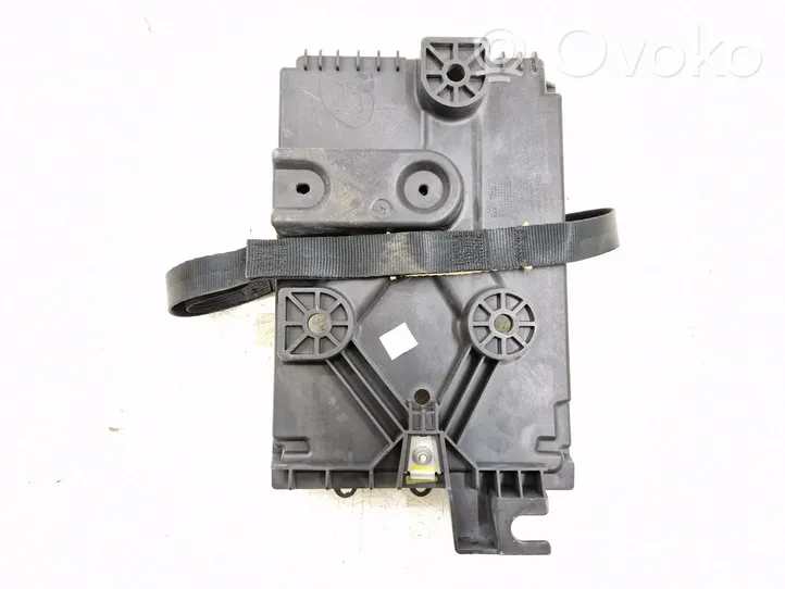 Ford Fusion II Boîte de batterie HG9310723