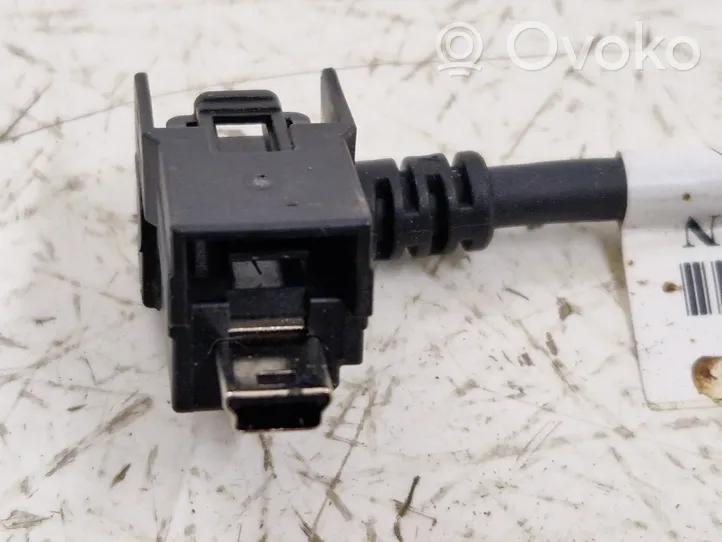 Ford C-MAX II Connettore plug in USB CJ5T14D202