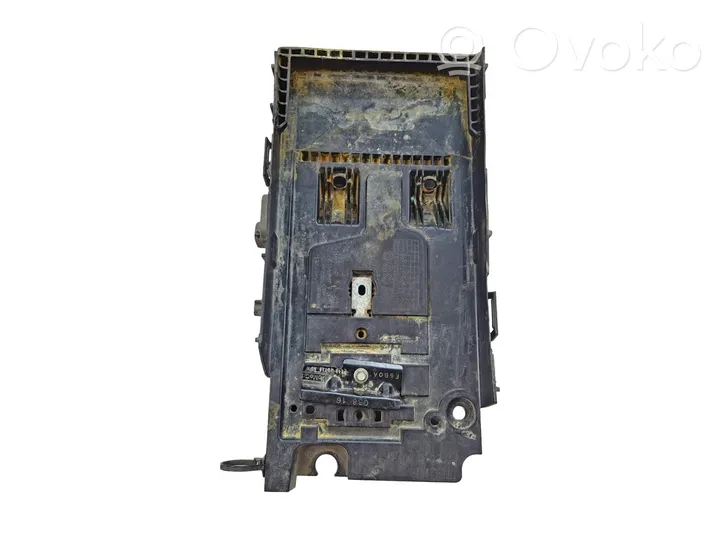 Ford Fusion II Boîte de batterie DG9310723