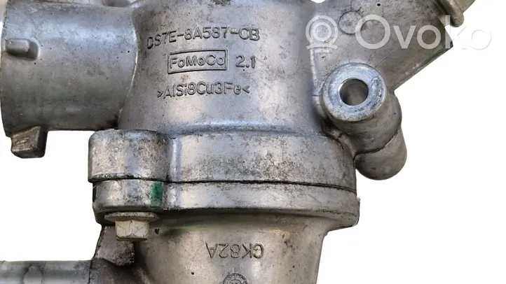 Ford Fusion II Tuyau de liquide de refroidissement moteur DS7E8A587