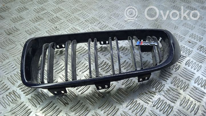 BMW M4 F82 F83 Grille calandre supérieure de pare-chocs avant 8068581