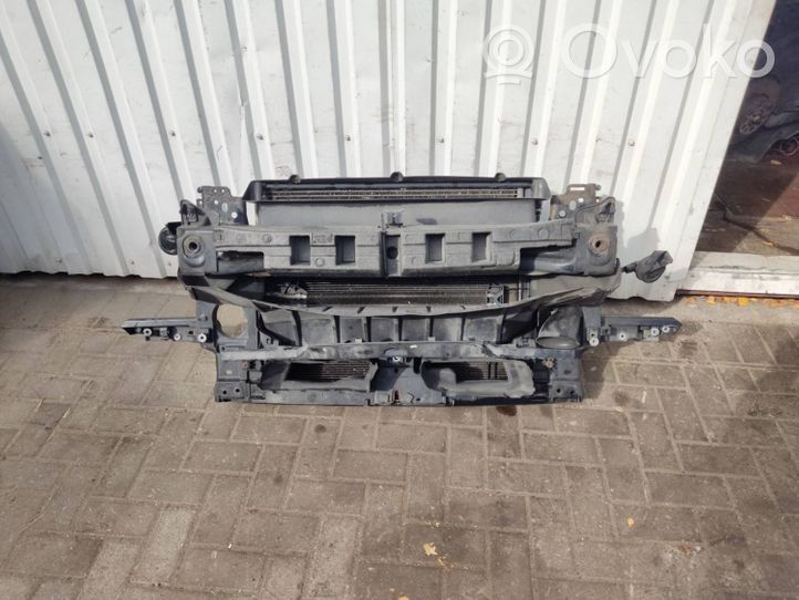 Volkswagen Touareg II Support de radiateur sur cadre face avant 