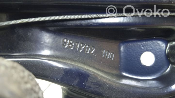 Mercedes-Benz C AMG W204 Meccanismo di sollevamento del finestrino posteriore senza motorino 981702100