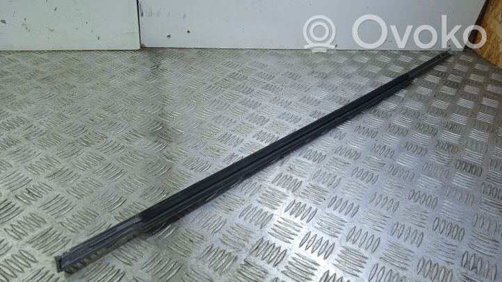 Mercedes-Benz C AMG W204 Rivestimento modanatura del vetro della portiera anteriore A2047251665