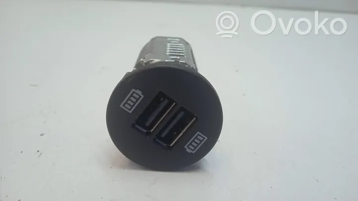 Porsche Macan Connecteur/prise USB 95B035222A