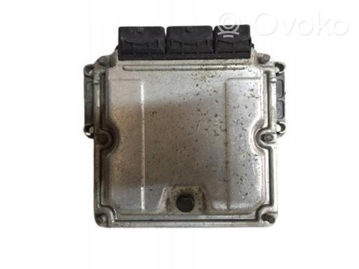 Opel Movano B Centralina/modulo motore ECU 8200110105