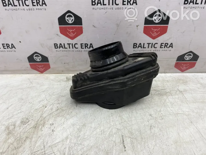 BMW 5 F10 F11 Rura / Wąż dolotowy powietrza turbiny 8513672