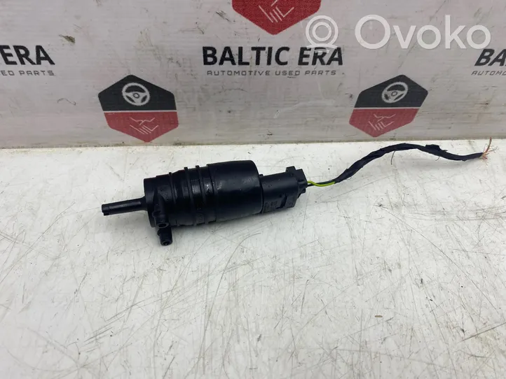 BMW 5 G30 G31 Pompe de lave-glace de pare-brise 7388349