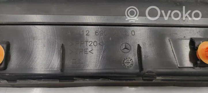 Mercedes-Benz E W212 Poszycie / Tapicerka tylnej klapy bagażnika A2126902130