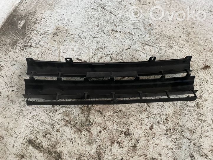 Land Rover Freelander Grille calandre supérieure de pare-chocs avant 