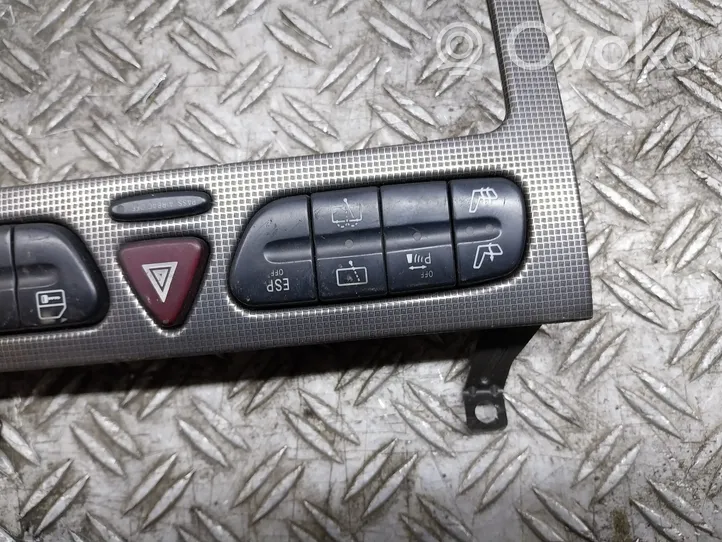 Mercedes-Benz C W203 Panneau de garniture tableau de bord 