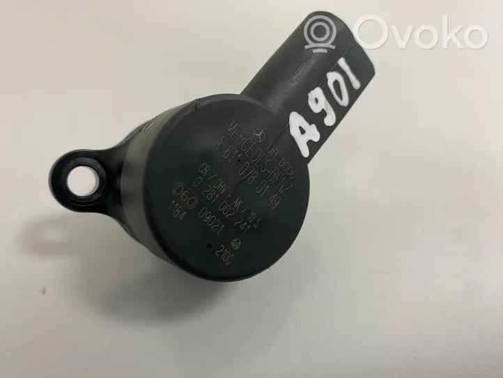 Mercedes-Benz E W210 Regolatore di pressione del carburante A6110780149