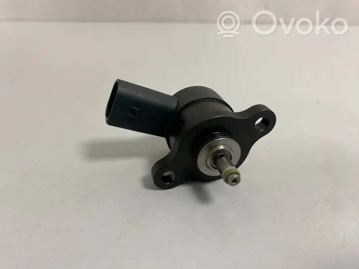 Mercedes-Benz E W210 Regulator ciśnienia paliwa A6110780149