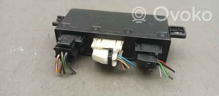 BMW 5 E39 Durvju vadības bloks 8378773