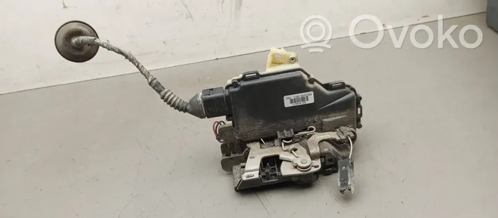 Volkswagen PASSAT B5.5 Front door lock C3B1837015Q