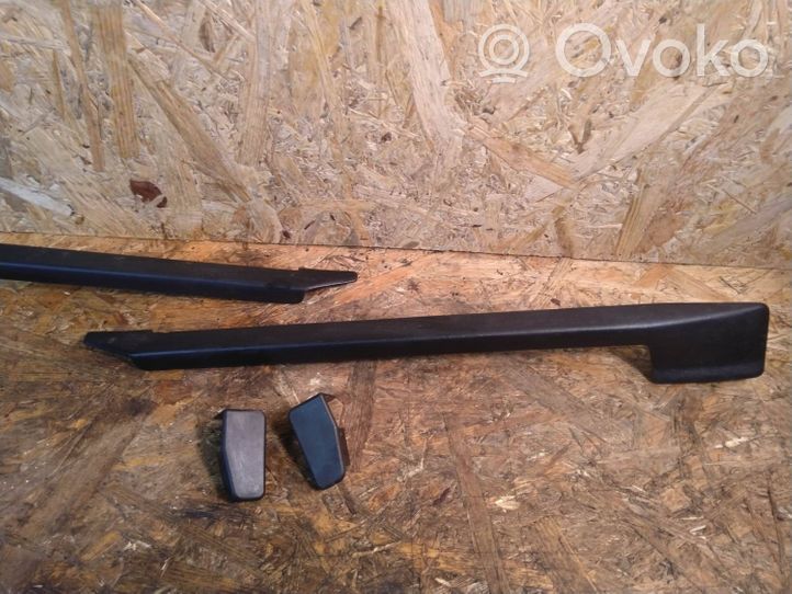 Volkswagen Golf III Rivestimento del binario sedile anteriore del passeggero 357881087