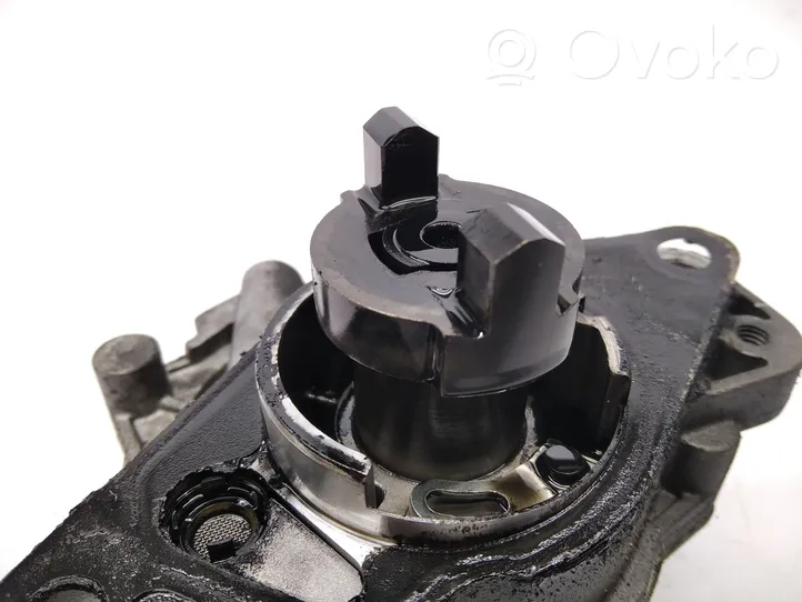 Opel Combo C Vacuum pump 