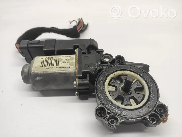 Renault Clio III Moteur de lève-vitre de porte avant 