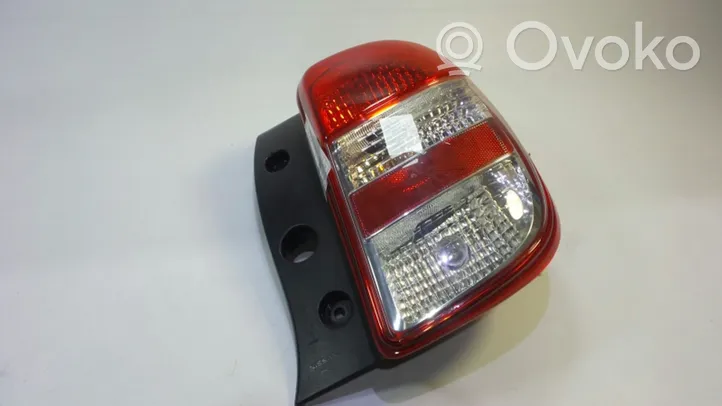 Nissan Micra Lampy tylnej klapy bagażnika 