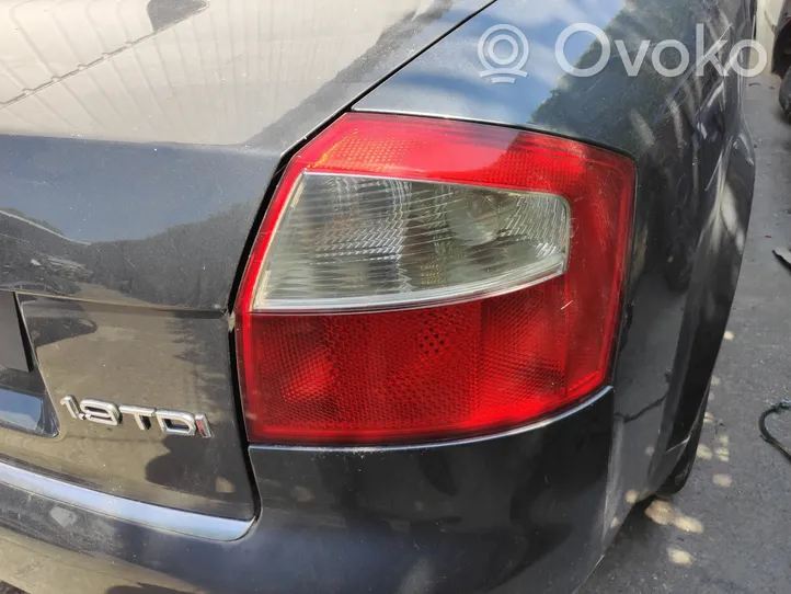 Audi A4 S4 B6 8E 8H Feux arrière sur hayon 